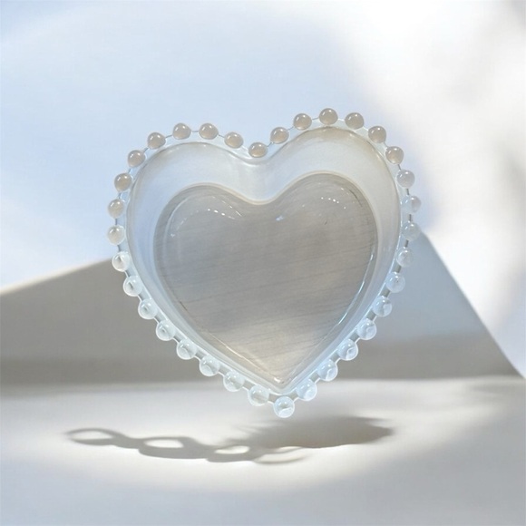 Glass Heart Dish with glass beads on rim - Picture 1 of 8